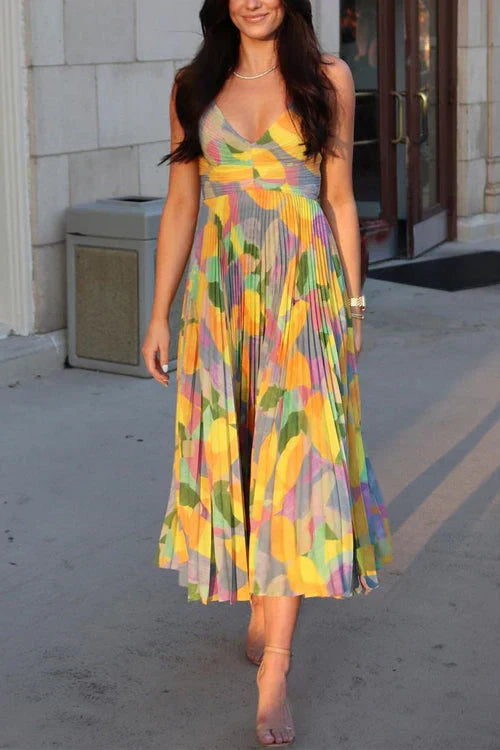 Robe imprimée, froncée et décolleté en V