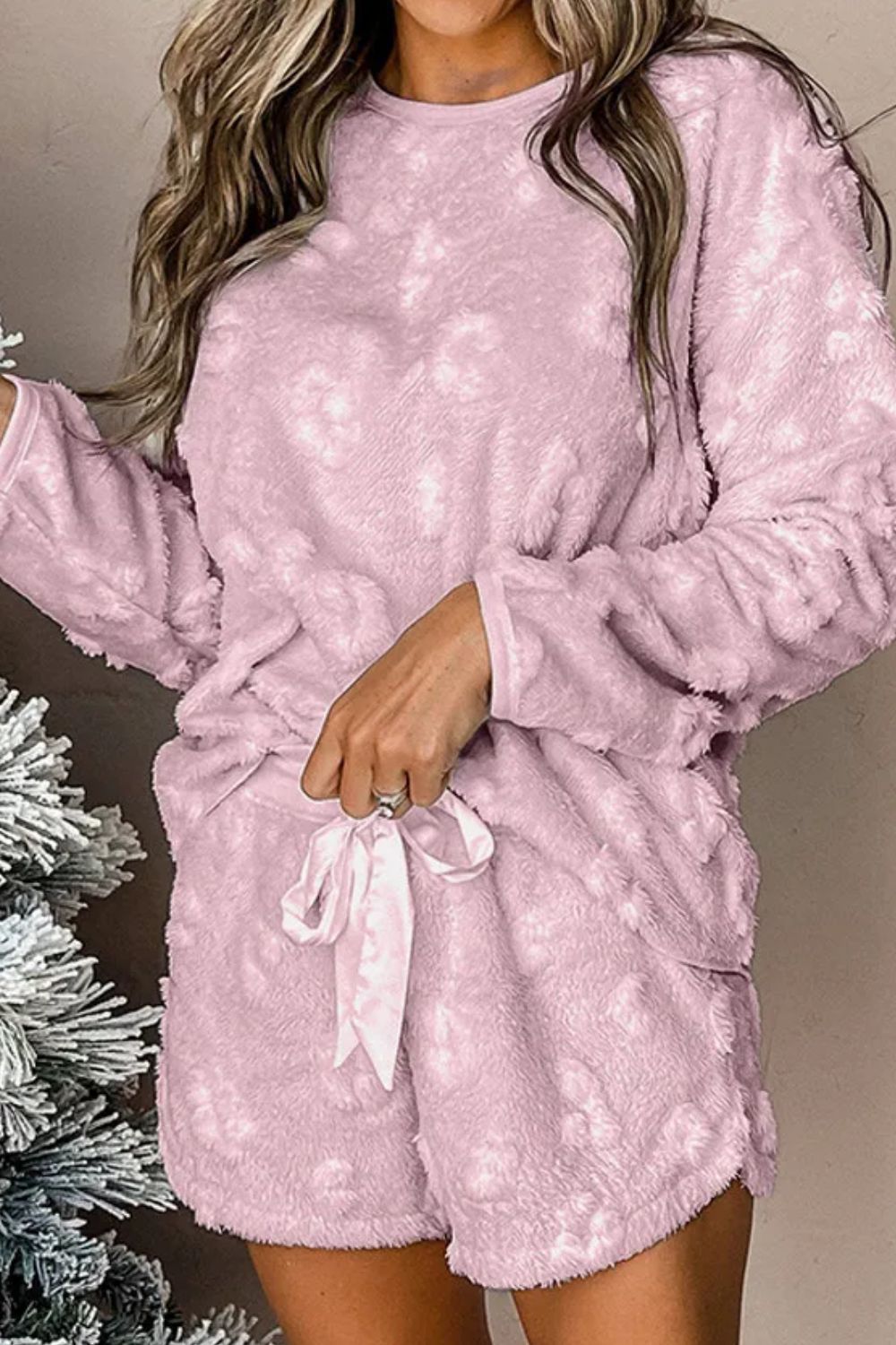 Leila - Ensemble de détente avec haut à manches longues et col rond et short pour femme