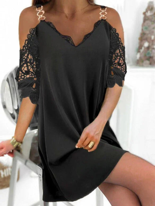Robe midi avec dentelle et épaules dénudées