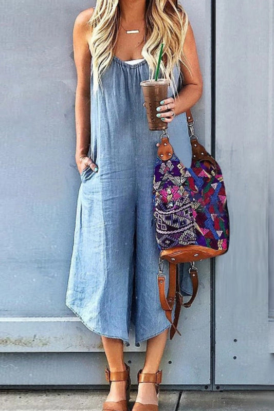 - Combinaison en denim sans manches avec encolure en V et jambes larges