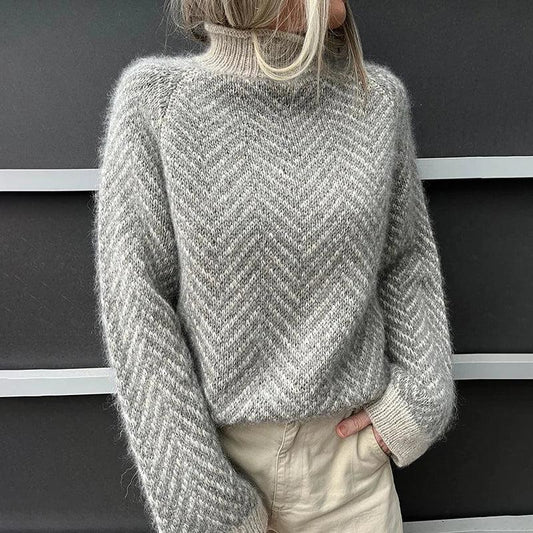 Pull à rayures grises et à manches longues