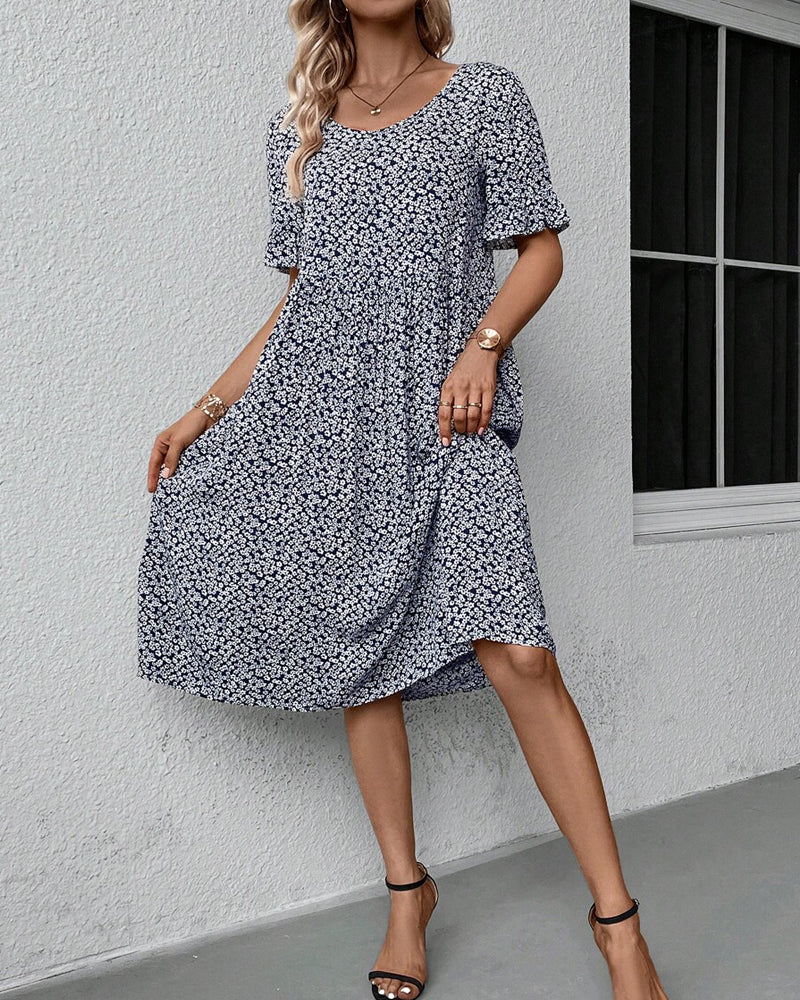 Robe courte élégante à manches courtes et imprimé floral délicat