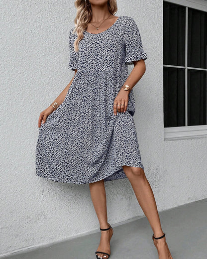 Robe courte élégante à manches courtes et imprimé floral délicat