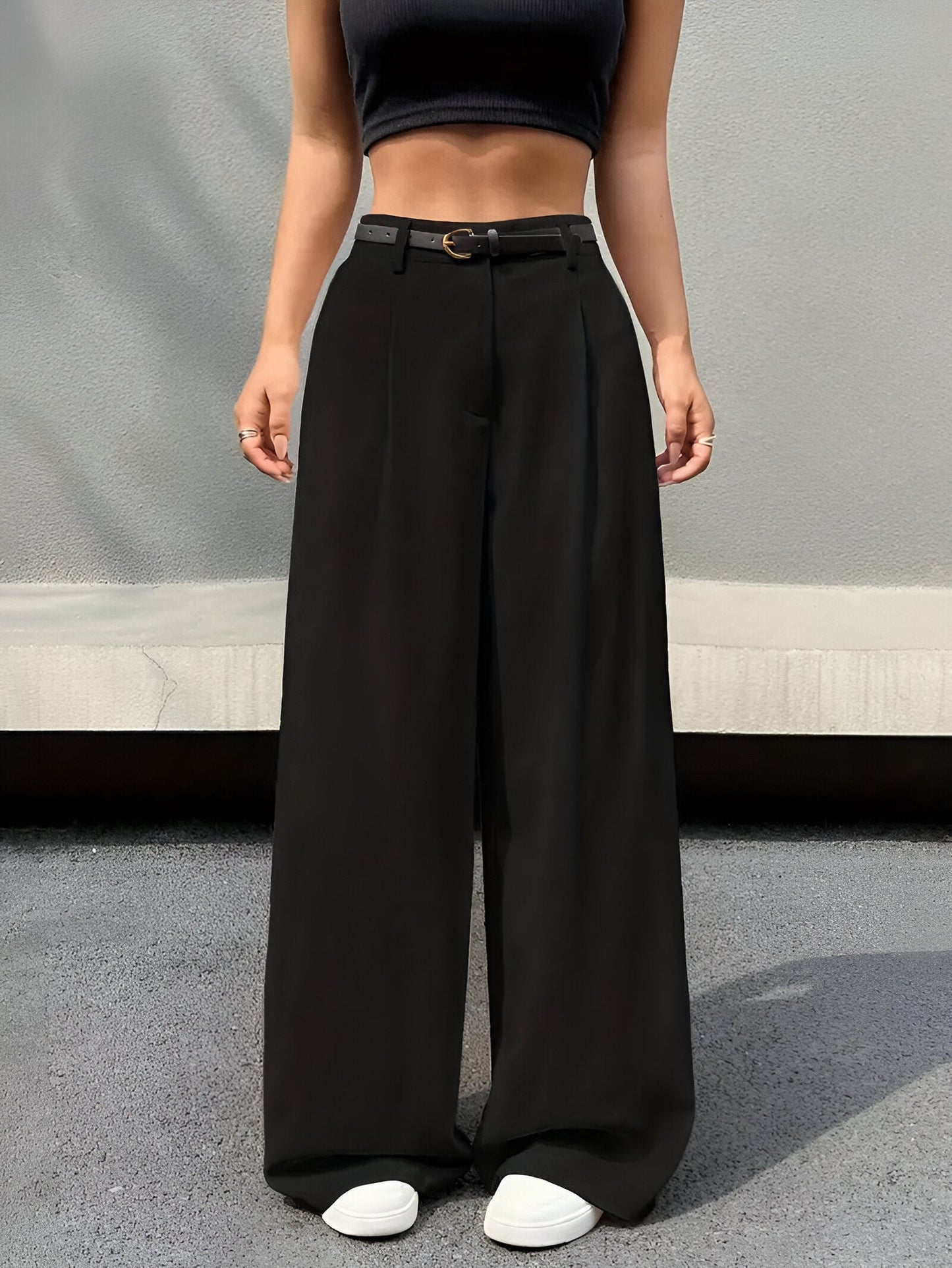Pantalon élégant avec ceinture haute et jambes larges et plissées