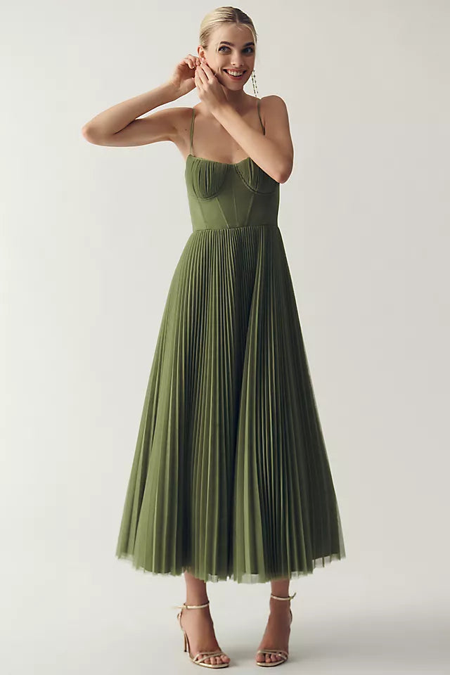 Robe de soirée plissée avec corsage structuré