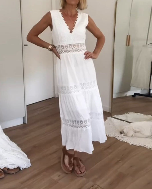 Robe en dentelle à col en V (presque épuisée)