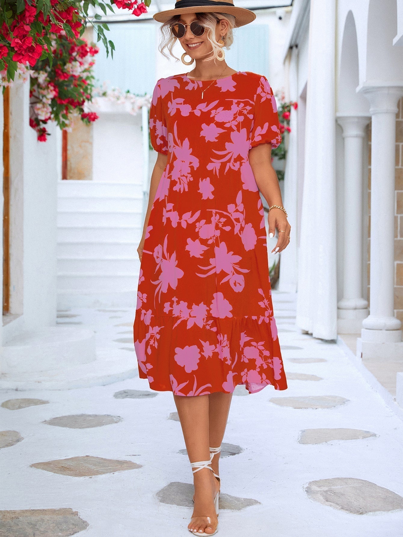 Robe midi à fleurs avec manches bouffantes et volants à l'ourlet