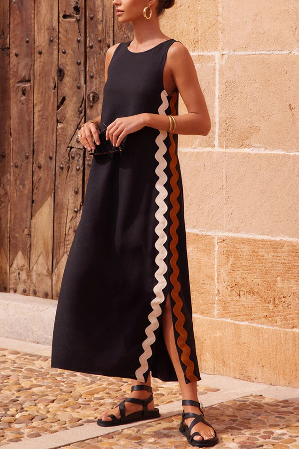 Robe longue avec rayures en zigzag et fente sur le côté
