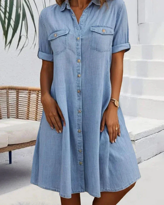 Robe à manches courtes, col classique et boutons sur le devant