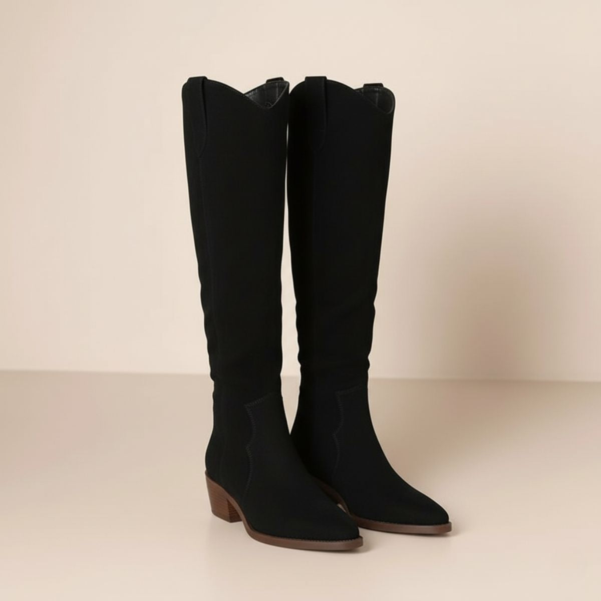 Clara – Bottes Noires Genou Femme | Classiques et Chic pour l’Hiver