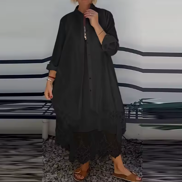 Robe longue avec détails tendance et petit manteau léger inclus