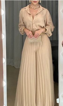 Rebecca - Top luxueux et élégant en kaki et pantalon évasé avec revers