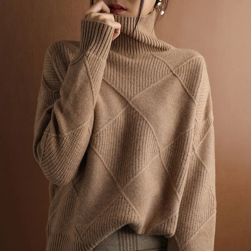 Cloe Blair - Pull à col roulé