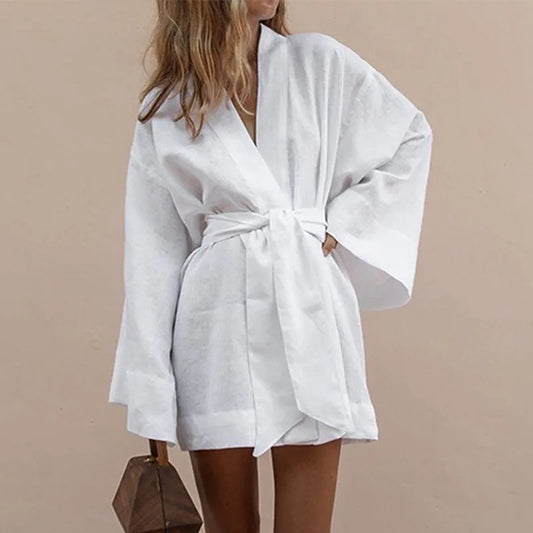 Robe d'été à encolure en V dans un style kimono