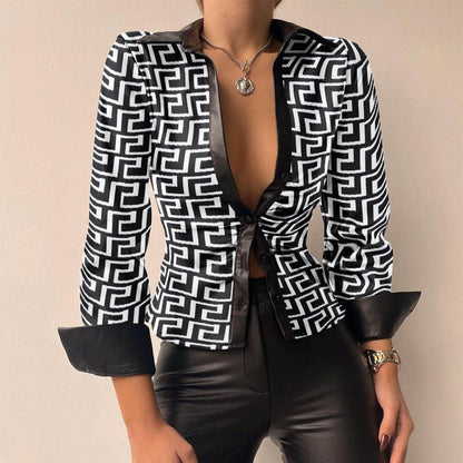 DANICA | Chemisier à col en V à imprimé patchwork en cuir PU stylisé