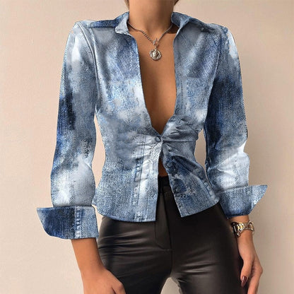 DANICA | Chemisier à col en V à imprimé patchwork en cuir PU stylisé