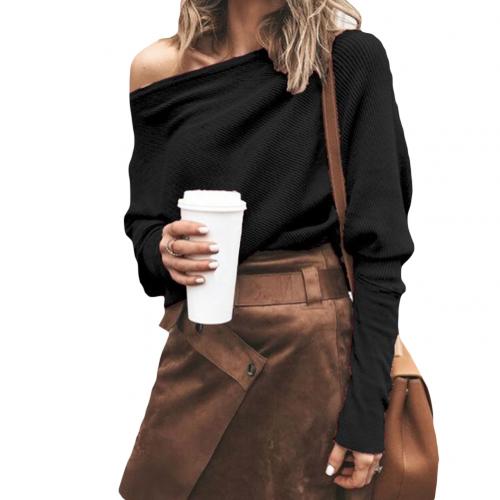 Joli pull à épaules nues