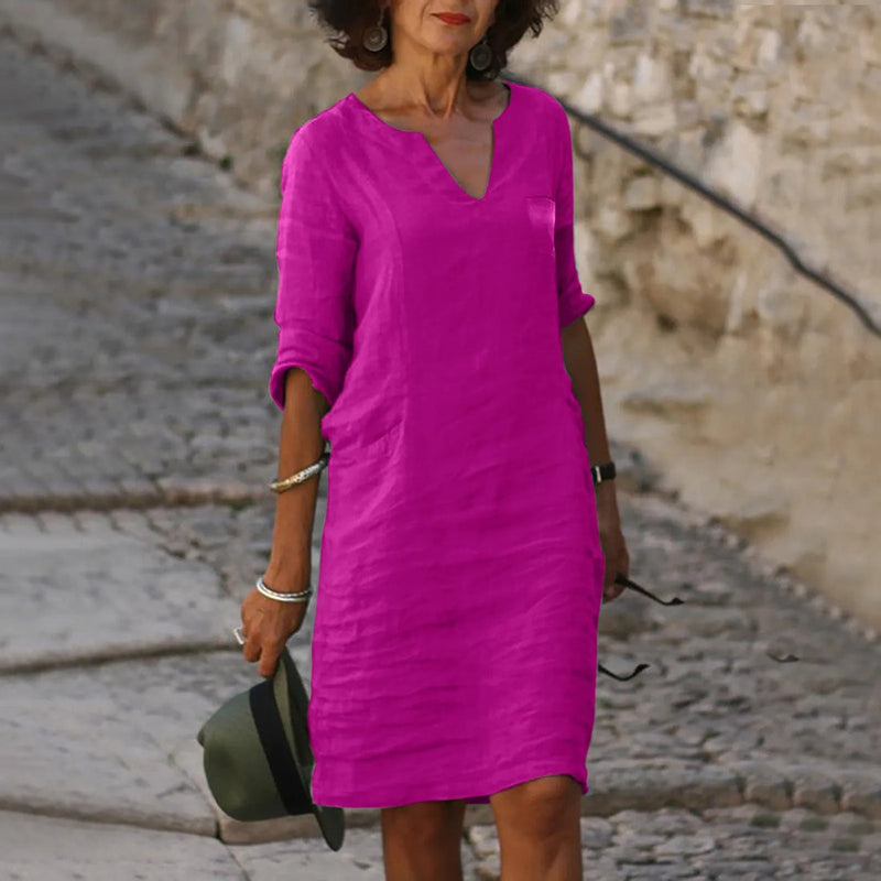 Robe classique élégante arrivant aux genoux avec manches trois-quarts