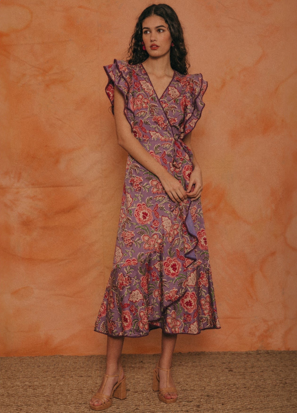 Robe midi stylée à imprimé floral rétro et manches papillon amples