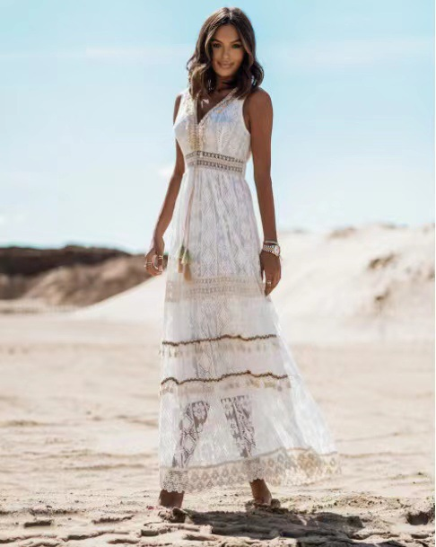 Osmia - Robe longue avec décolleté en V profond et dentelle brodée