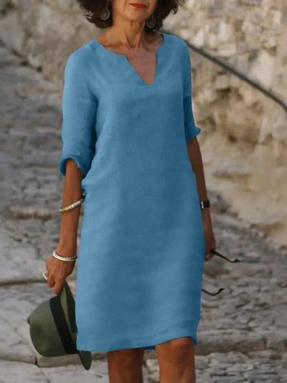 Robe élégante avec encolure en V