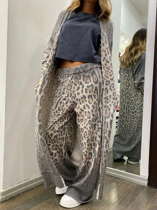 Ensemble composé d'un gilet à imprimé léopard, d'un sac à manches longues et d'un pantalon à ceinture élastiquée