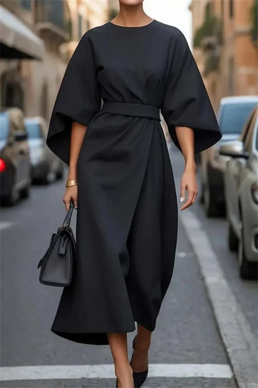 Robe midi élégante à manches cloche et ceinture