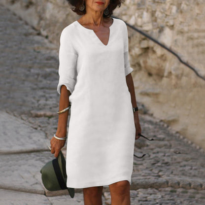 Robe classique élégante arrivant aux genoux avec manches trois-quarts