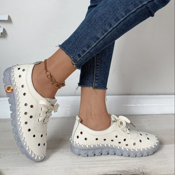 Chaussures plates à lacets en cuir souple et creux pour femmes