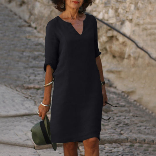 Robe classique élégante arrivant aux genoux avec manches trois-quarts