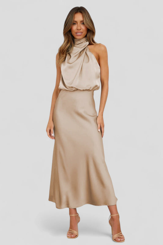 Robe longue élégante avec encolure croisée à mi-longueur