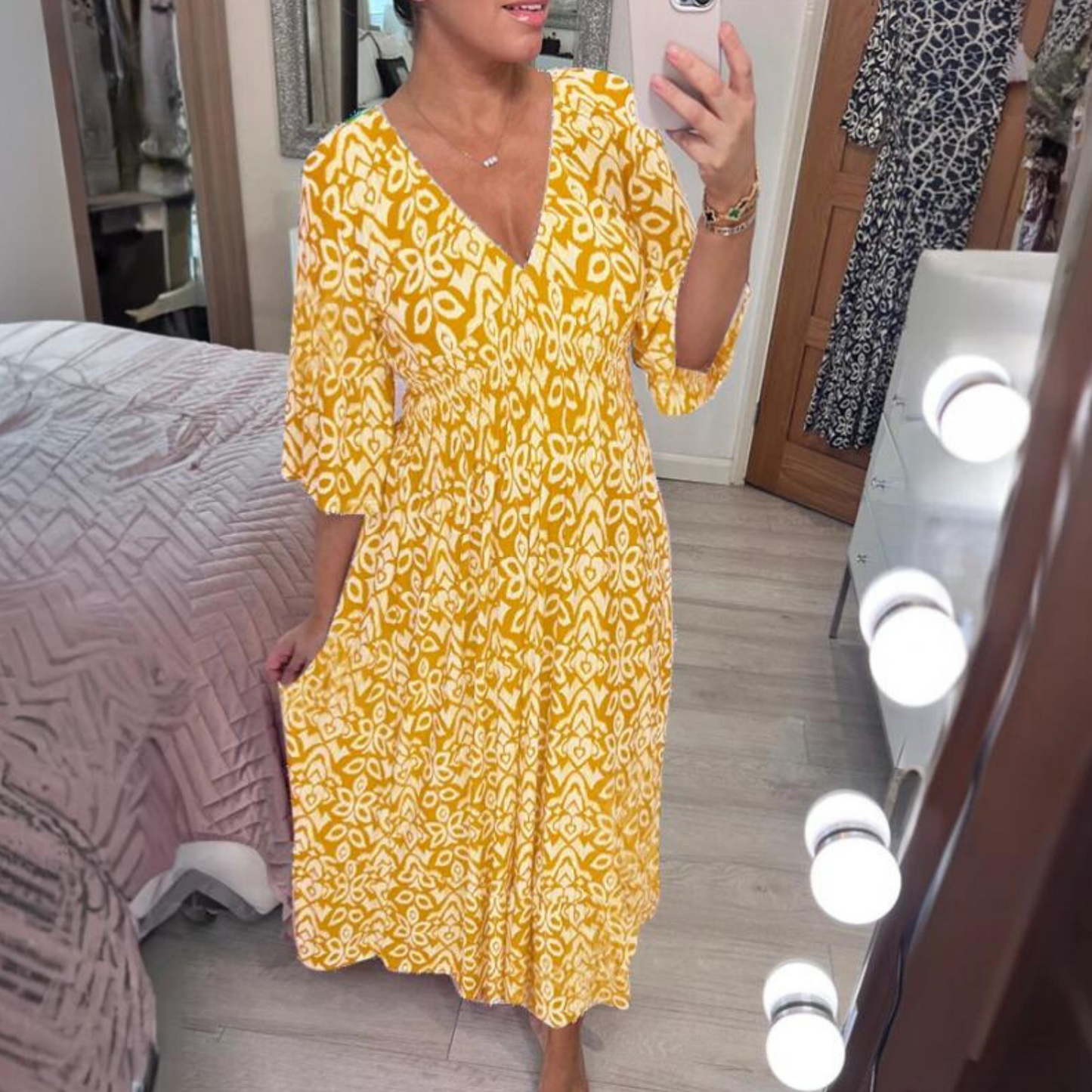 Joelina -Robe de bohème avec encolure en V et plis à la taille