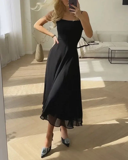 Sadella - Robe élégante en voile à col carré et de couleur unie