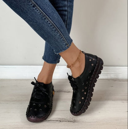 Chaussures plates à lacets en cuir souple et creux pour femmes