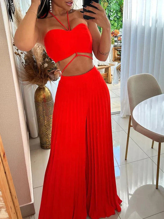 Top rouge séduisant et pantalon à larges plis