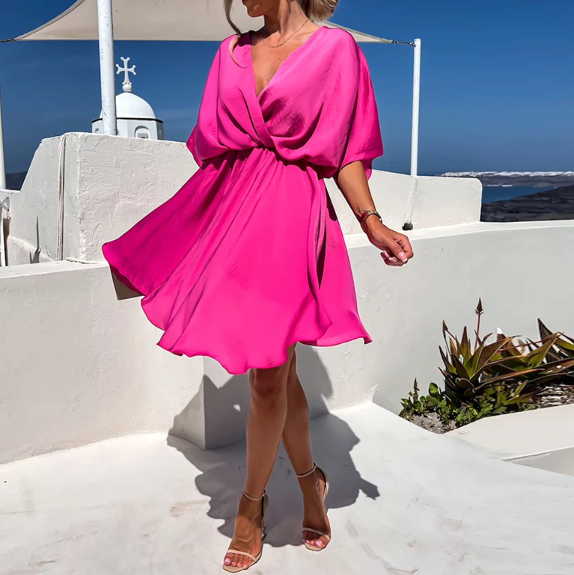 robe mini ample au style estival et au design moderne