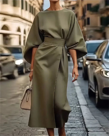 Robe midi élégante à manches cloche et ceinture