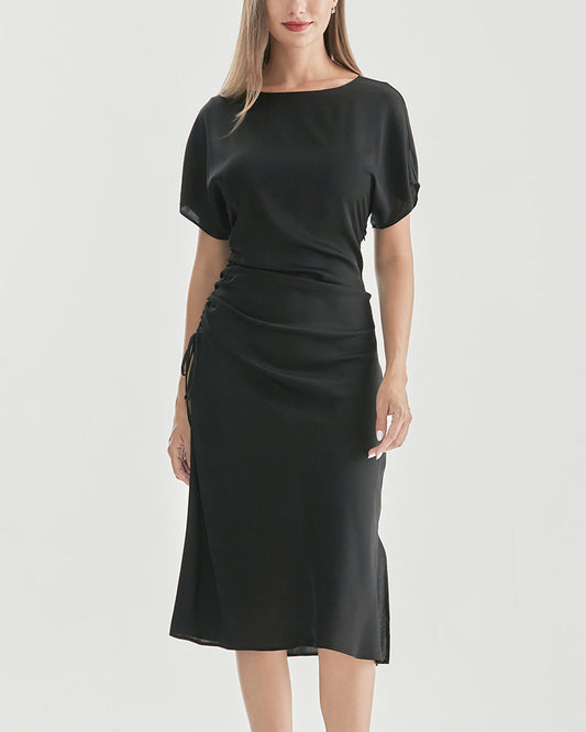 Robe élégante à manches courtes et jupe plissée pour un style raffiné
