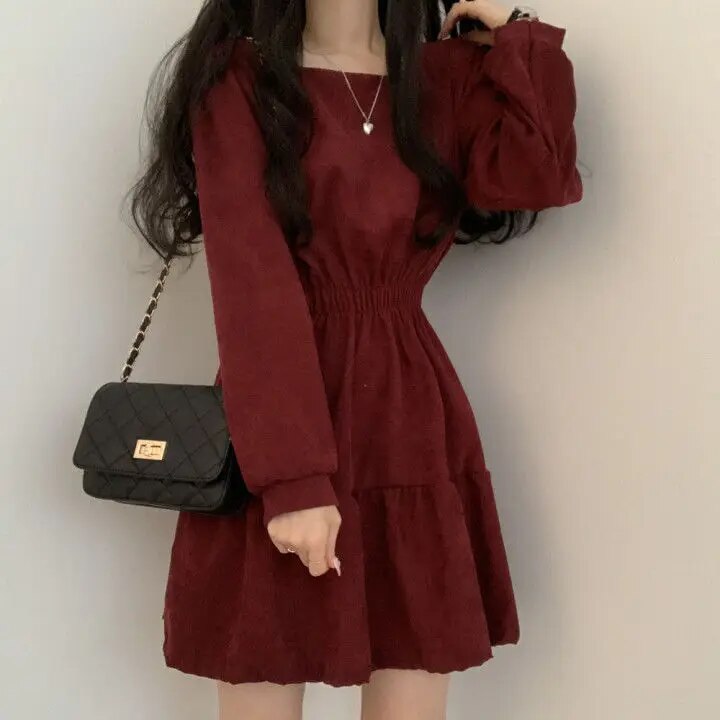 Elisna - Mini robe à col carré et taille haute pour femme.