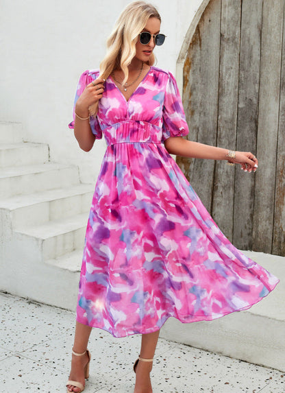Robe longue élégante avec encolure en V et imprimé délicat