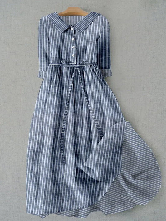 Robe vintage en dentelle et rayures : un charme intemporel