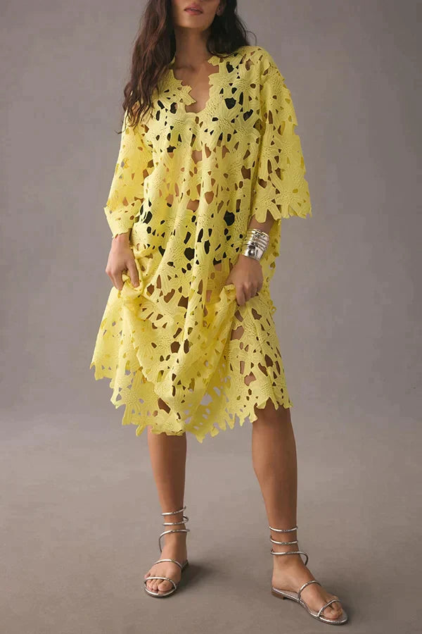 Lenie - Robe midi fleurie avec laçage en œillets