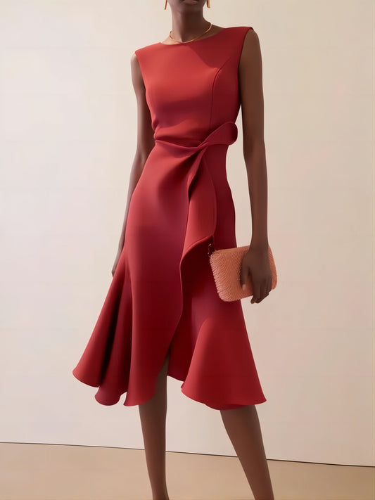 Robe midi sans manches avec un élégant motif à volants
