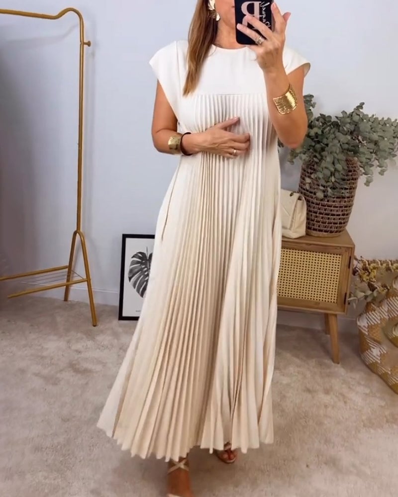 Robe midi décontractée à motif plissé, idéale pour un look moderne et décontracté.