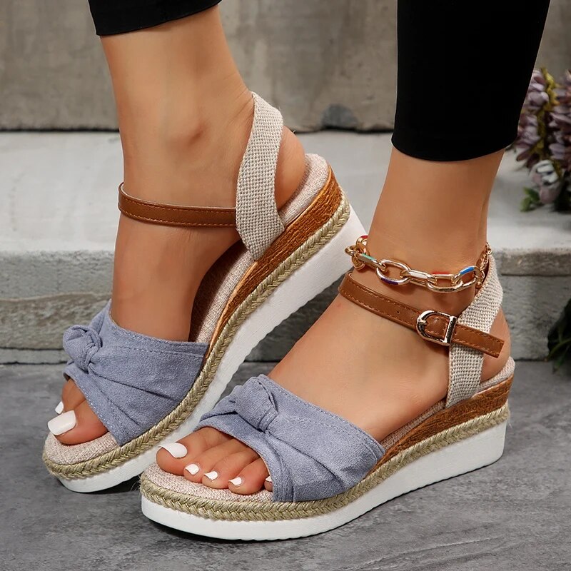 CM | Sandales à la mode