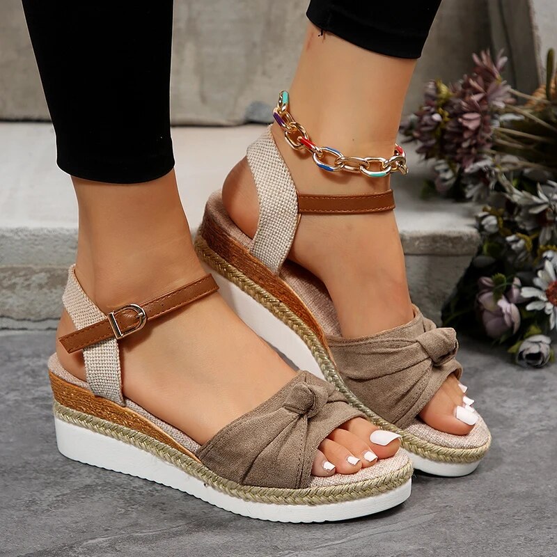 CM | Sandales à la mode