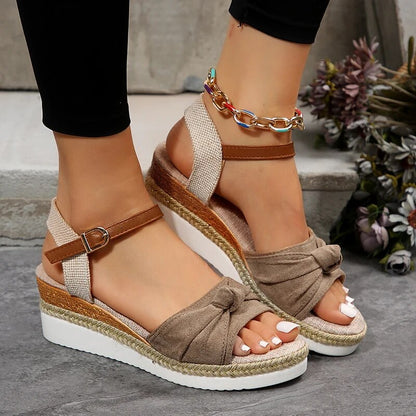 CM | Sandales à la mode