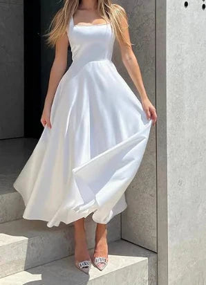 Robe de soirée midi à bretelles avec jupe large élégante