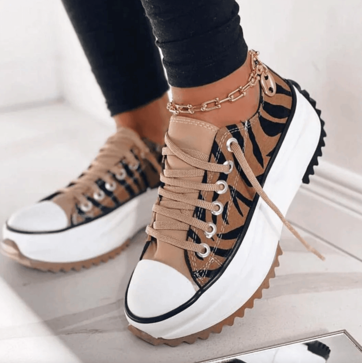 Jinky | Chaussures à lacets à plateforme tendance