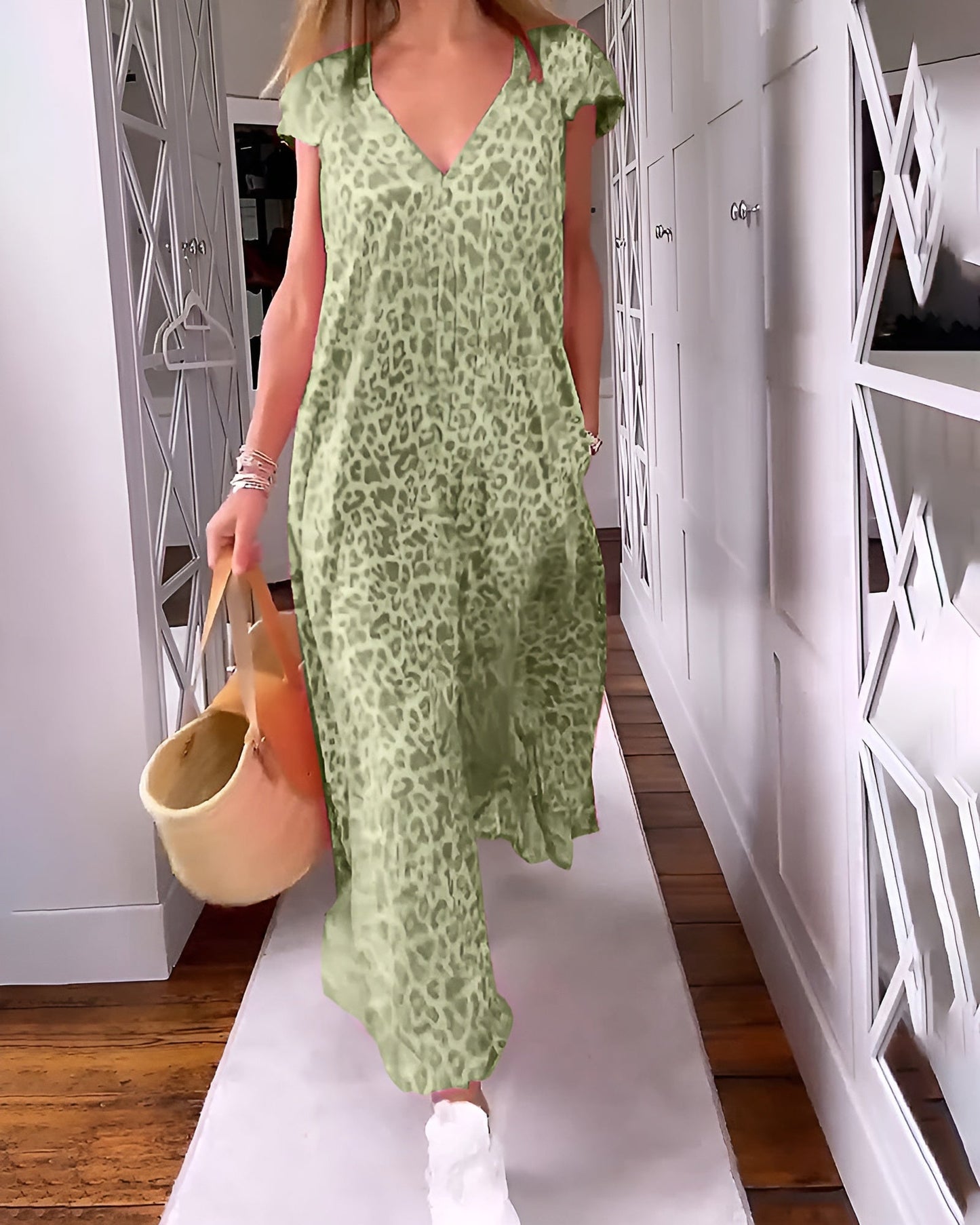 Robe longue à encolure en V et manches courtes